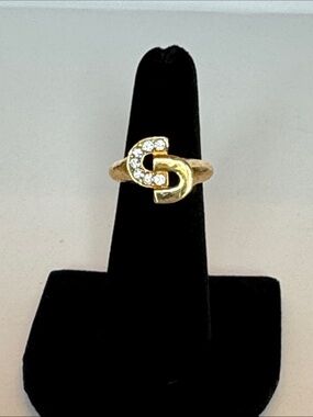 Avon Vintage Gold-Tone Crystal “G” Ring Size 7 NWOT